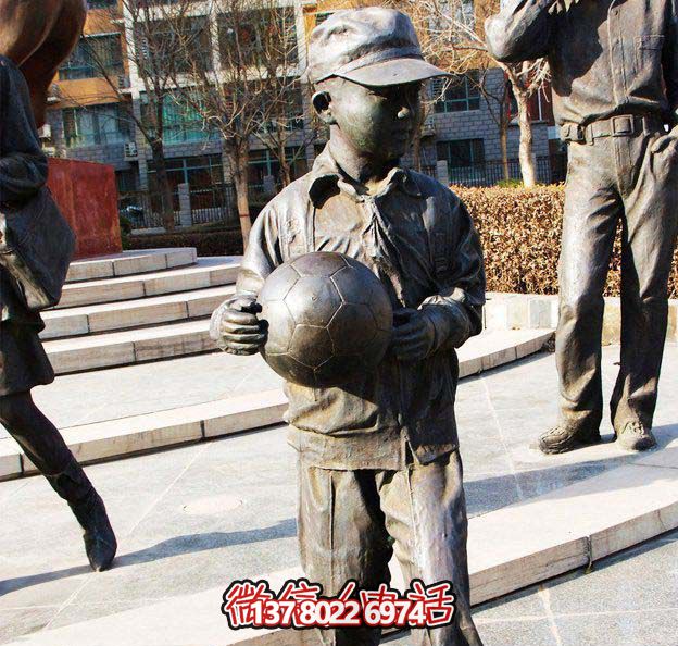 铸铜雕塑，点缀小学广场，传递小学生足球精神