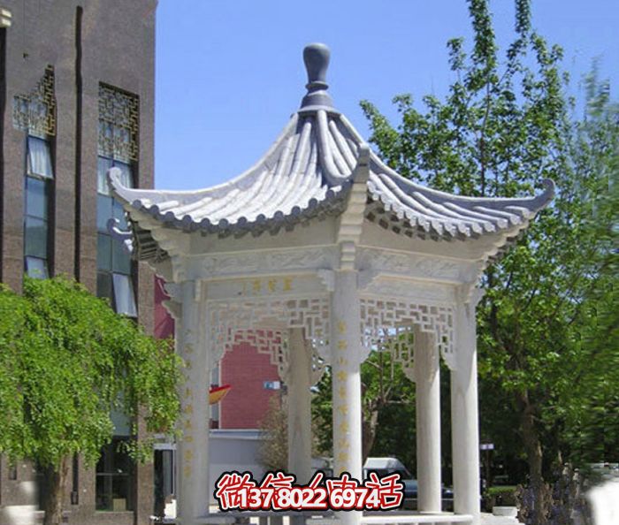 精美汉白玉镂空凉亭，为校园休息区提供清凉休息空间