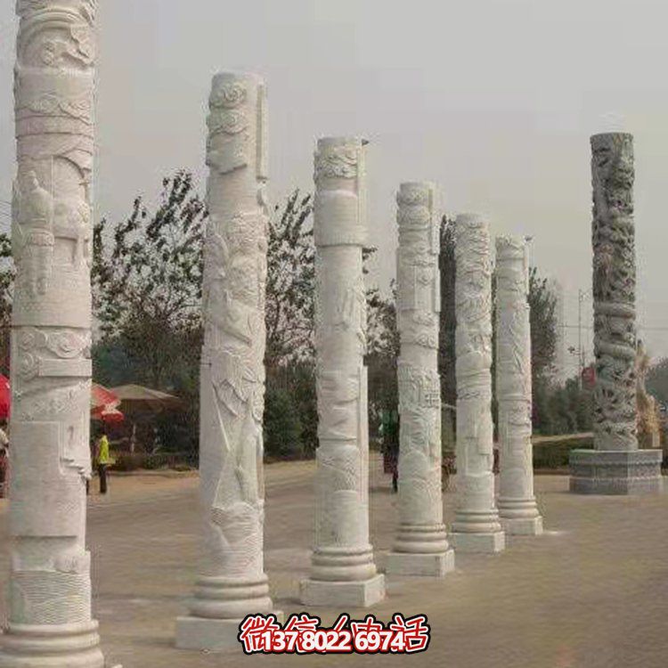 精致的大理石雕刻景观装饰，点缀广场的文化主题