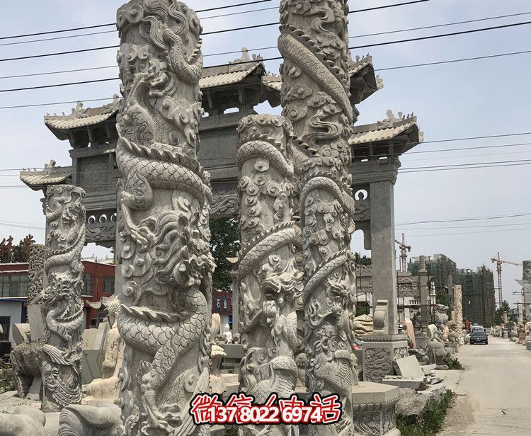 精美石雕龙柱摆件，为寺院景观增添华丽风采