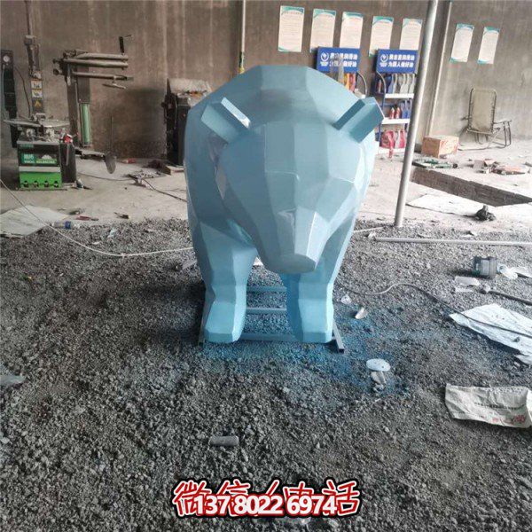 大型玻璃钢几何抽象北极熊雕塑