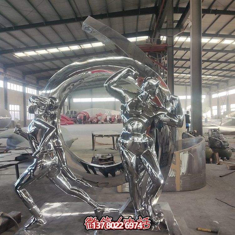 不锈钢镜面抽象雕塑，激发运动与园林景观的灵感