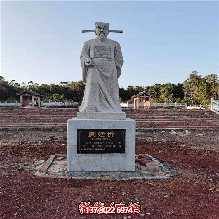 走进历史，欣赏花岗岩雕刻的名人雕塑