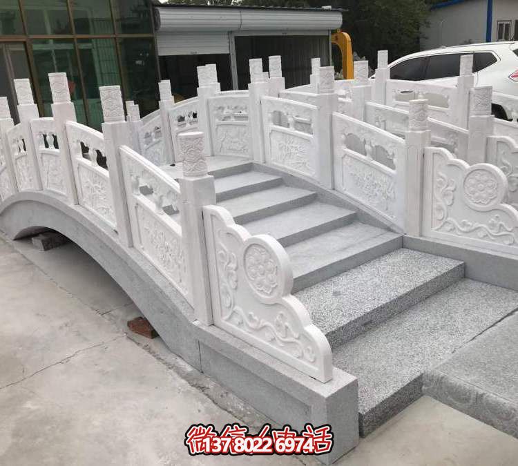 美丽的汉白玉石拱桥，伴您一路畅游！