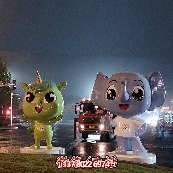 玻璃钢吉祥物雕塑，为广场和草地添彩