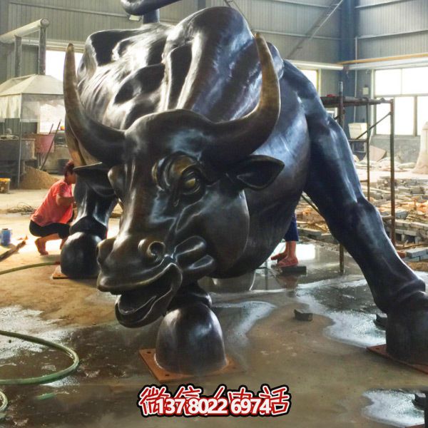 黑色玻璃钢玻璃创意华尔街牛 黑色玻璃钢玻璃创意华尔街牛
