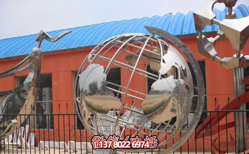白钢镂空地球仪雕塑，为公园增添创意装饰