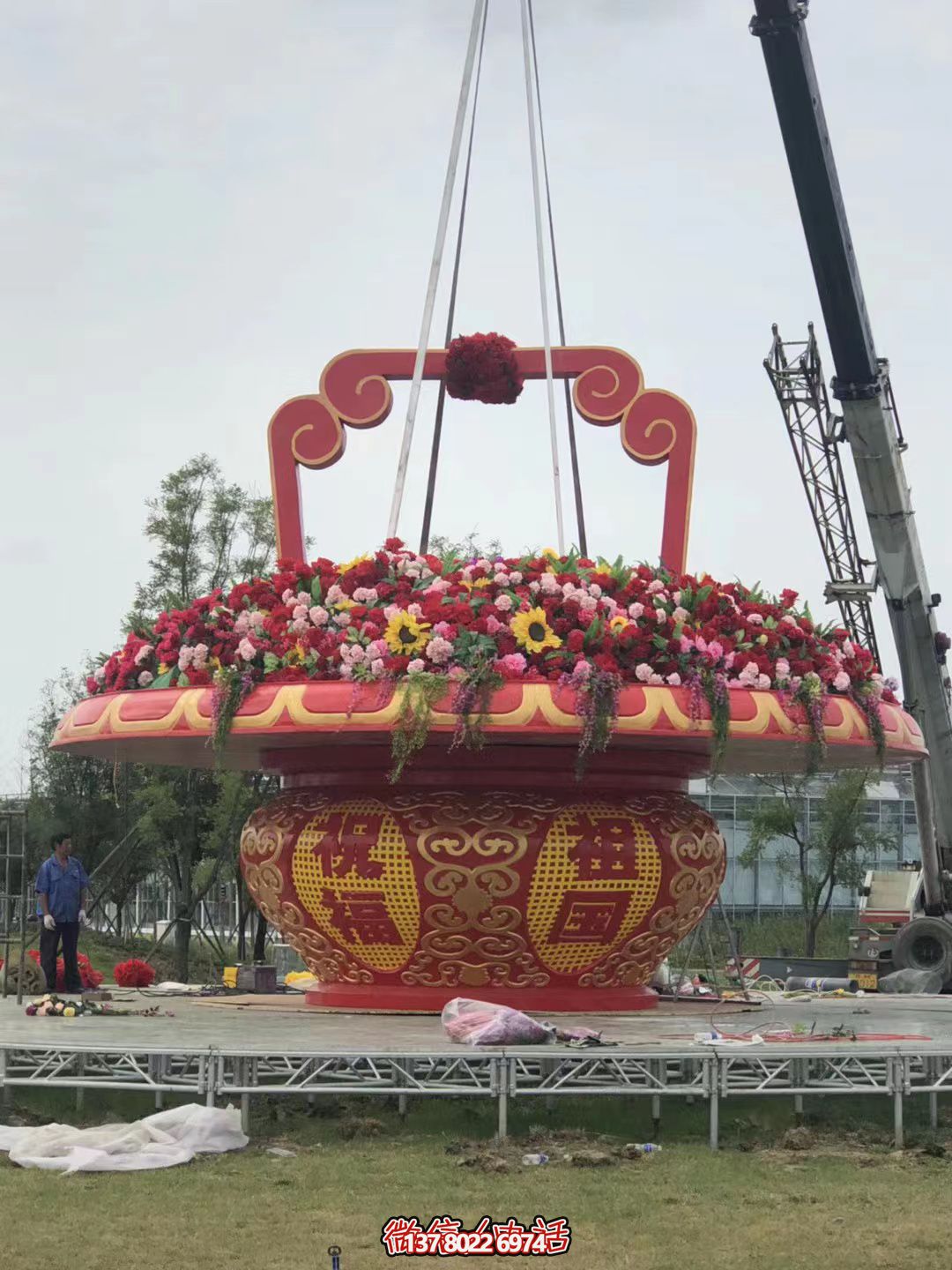 玻璃钢彩绘仿真花朵国庆大花篮雕塑 玻璃钢彩绘仿真花朵国庆大花篮雕塑
