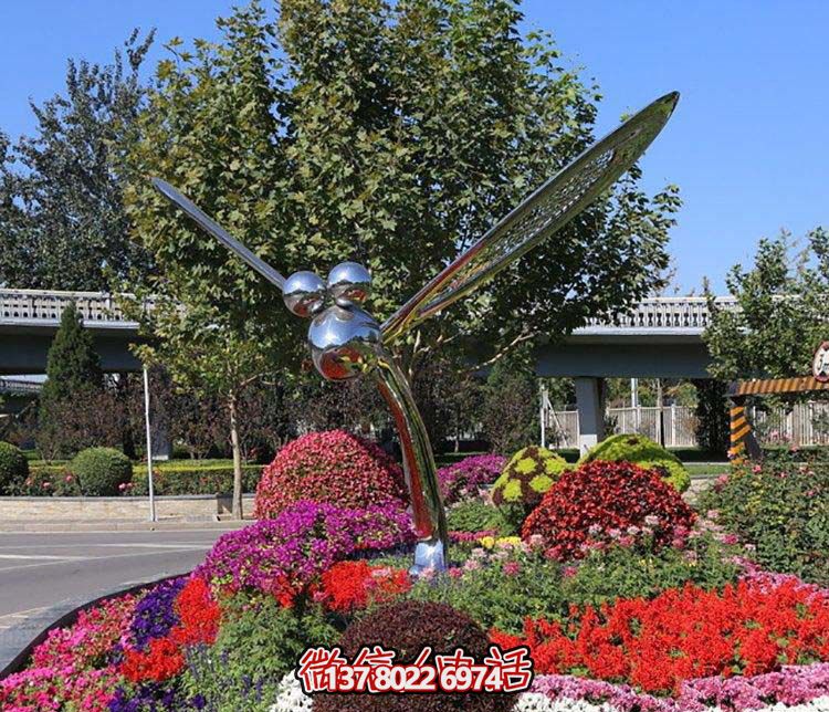 大型不锈钢蜻蜓雕塑，给城市花园添彩