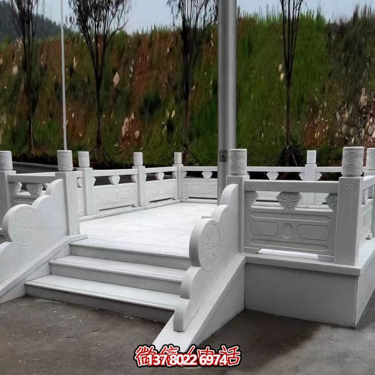 增添校园景观魅力的户外摆件