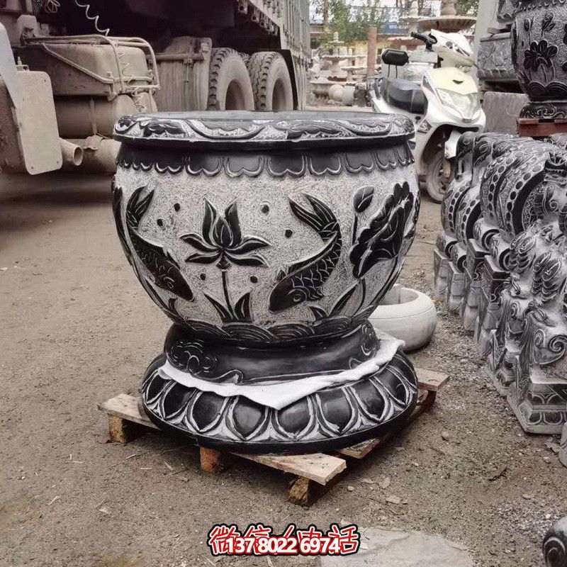 雅致双鱼石雕花盆，为您的庭院增添艺术气息
