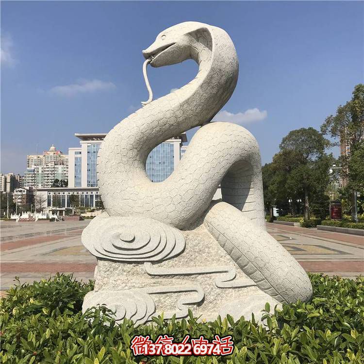 传统风格大理石蛇雕塑，摆放于广场，给您带来完美视觉享受
