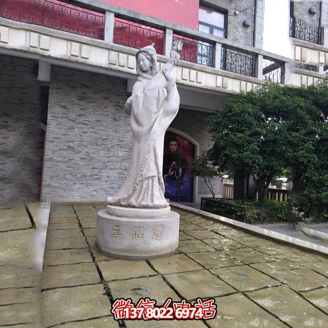 传承历史的美，赞美女王的神奇雕像