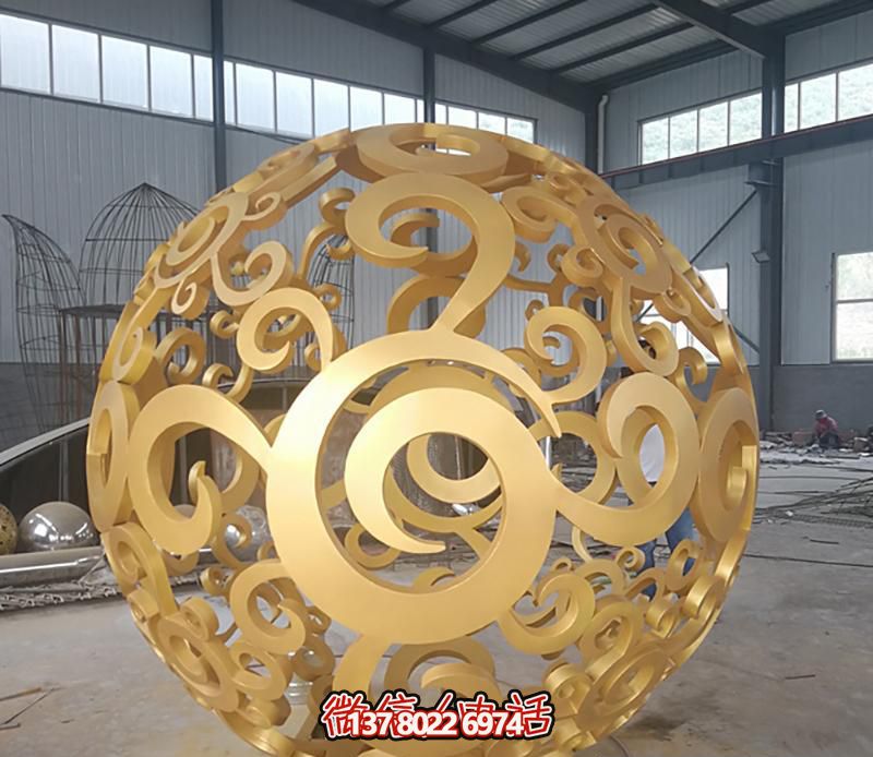 户外不锈钢鎏金镂空球雕塑 户外不锈钢鎏金镂空球雕塑