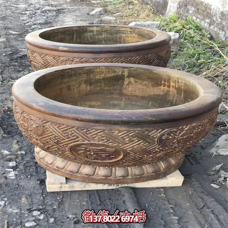 古典庭院鱼缸，享受传统文化的视觉盛宴