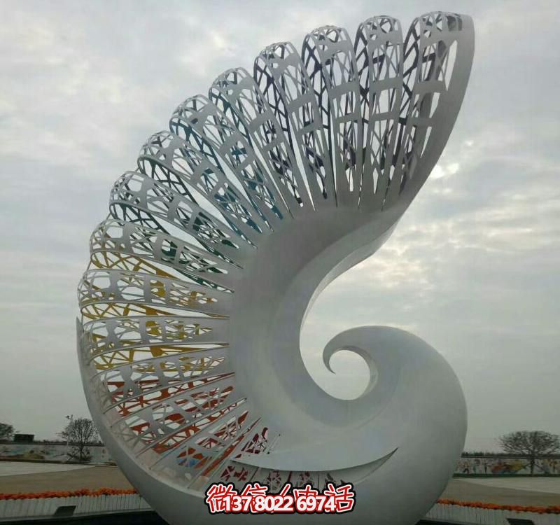 不锈钢凤凰雕塑，抽象而镂空