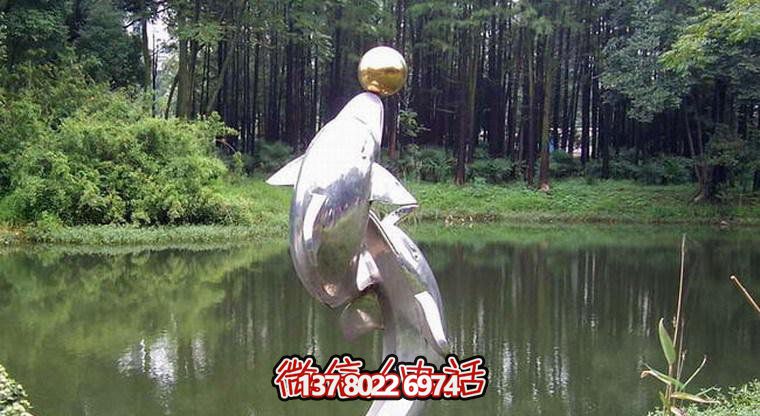 不锈钢海豚雕塑，为小河边增添游玩乐趣