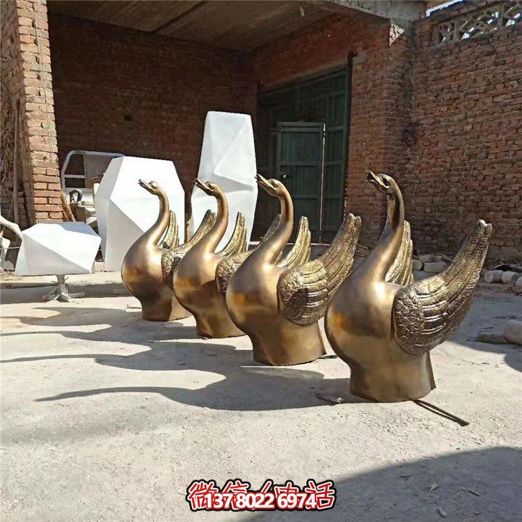 仿铜喷水雕塑，玻璃钢景观天鹅水池，为广场园林摆放