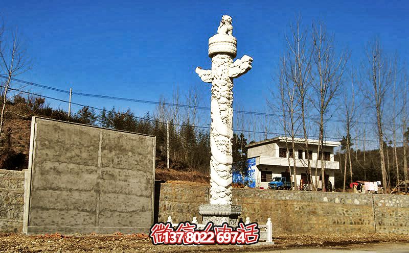 汉白玉华表雕塑，点缀农村广场
