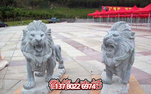 大型石雕狮子雕塑，给景区带来浓厚的历史氛围
