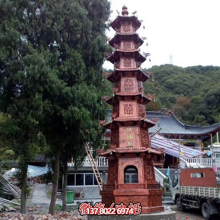 浓郁佛教文化的宝鼎香炉露天雕塑