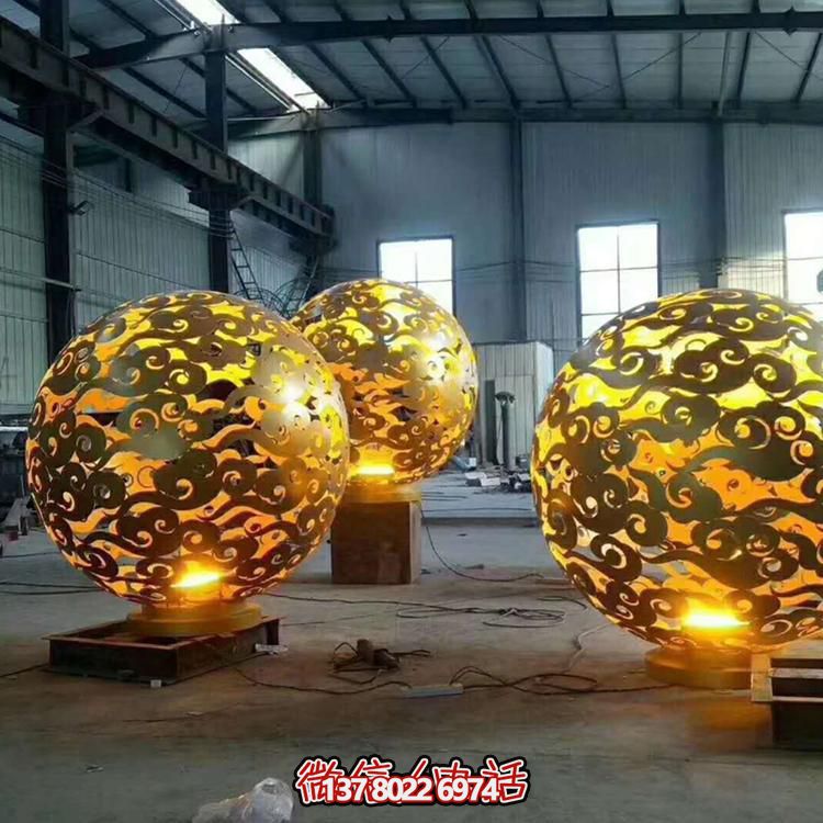 创意不锈钢镂空景观摆件，为广场带来浓浓的艺术气息