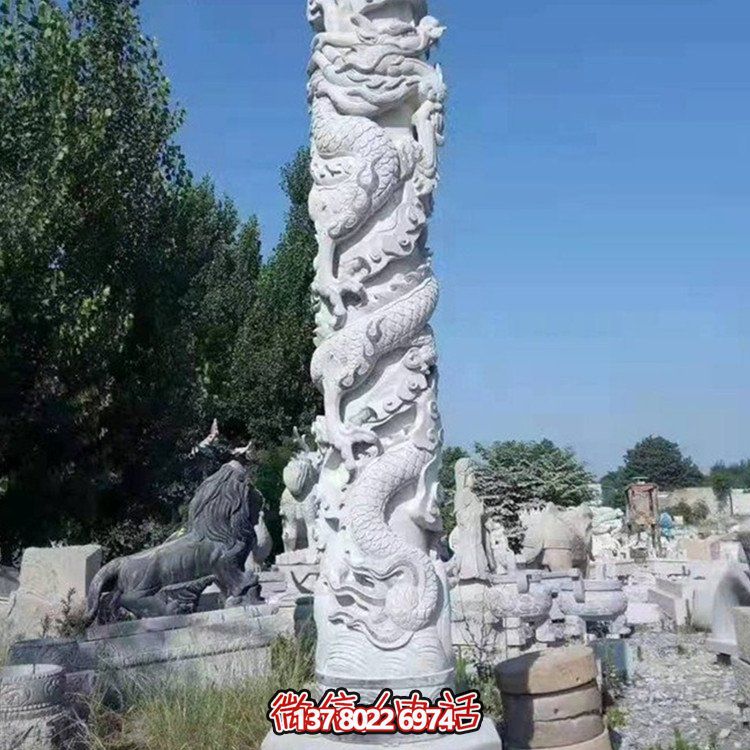 仿古石雕龙柱雕塑，为广场增添古典魅力