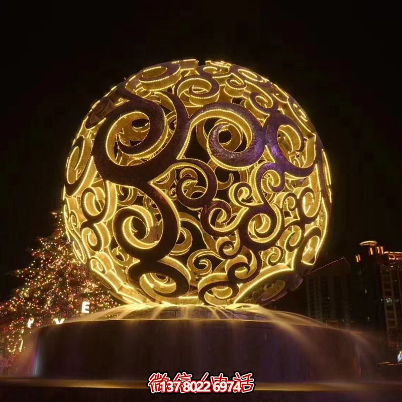 不锈钢镂空球雕塑，照亮夜晚的美丽喷泉