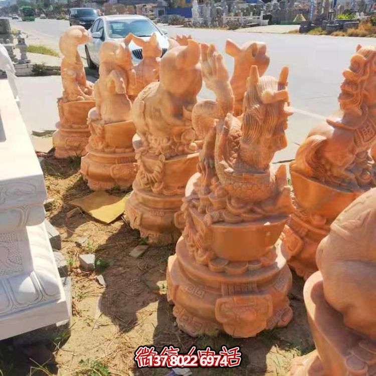 红晚霞景区，十二生肖雕塑之旅