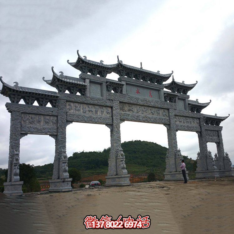 精美大型仿古青石雕刻门楼牌坊，为景区入口增添精彩