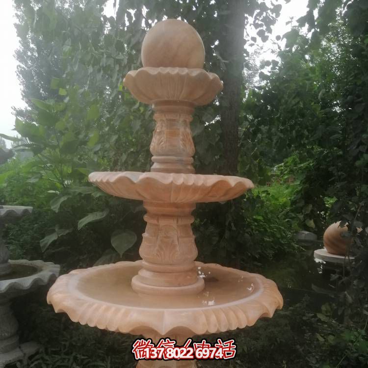 红色多层喷泉摆件，晚霞下的庭院更加美丽