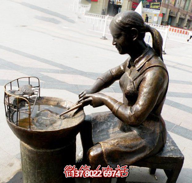 热闹的步行街精美的铜雕塑梨人物 热闹的步行街精美的铜雕塑梨人物