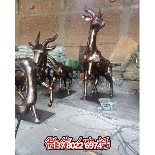 大型梅花鹿铜雕雕塑，装点别墅小区