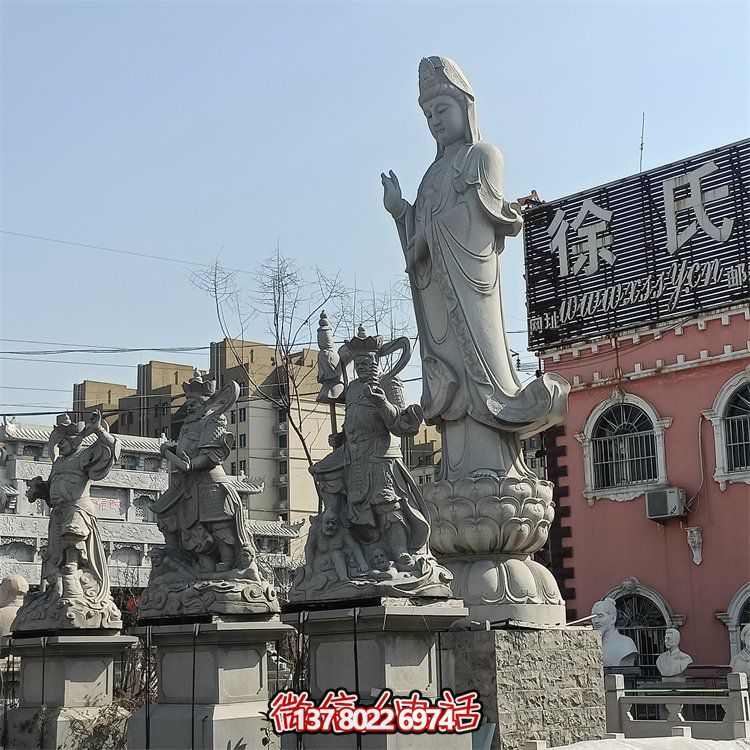 精美关公、佛像和石狮子雕刻，青石装点美化广场