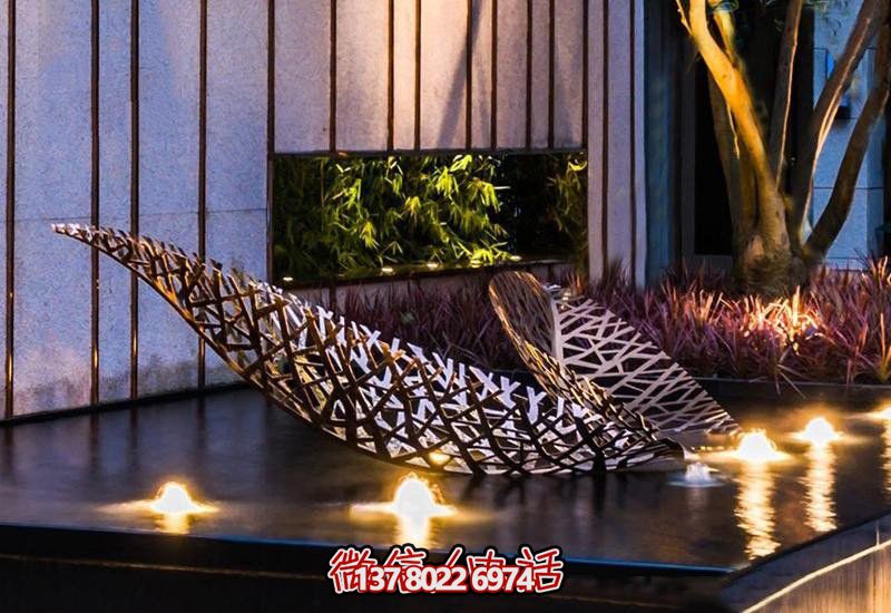 不锈钢树叶镂空雕塑，给户外和酒店环境带来优雅气息