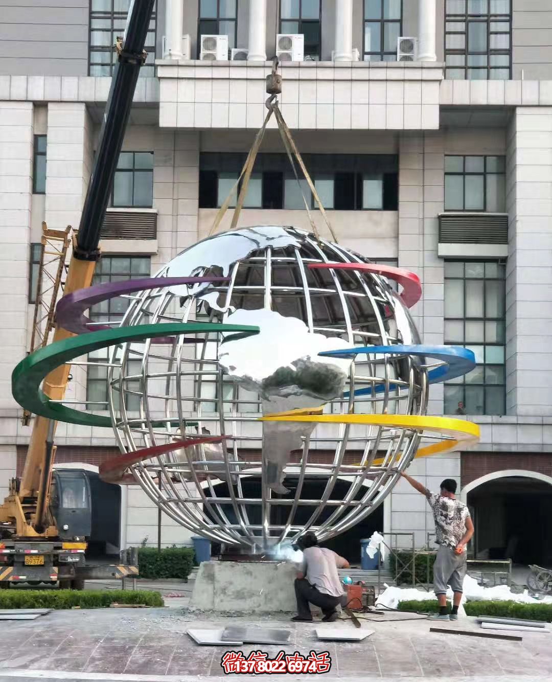 湘云不锈钢创意镂空环绕地球仪雕塑 湘云不锈钢创意镂空环绕地球仪雕塑