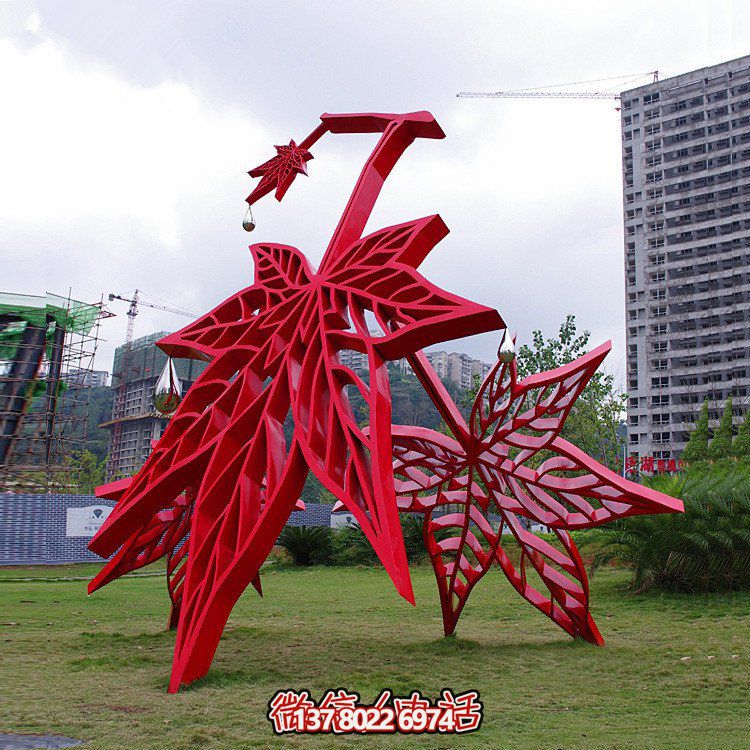 红色不锈钢枫叶景观雕塑，精美绝伦