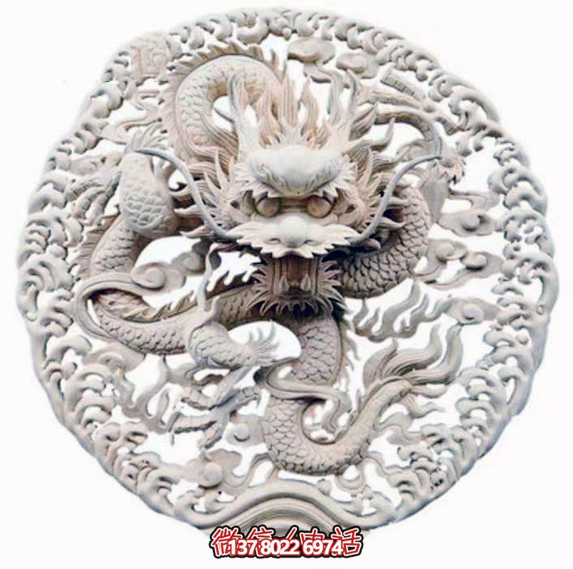 精美龙纹浮雕装饰大门，点缀祠堂大门口