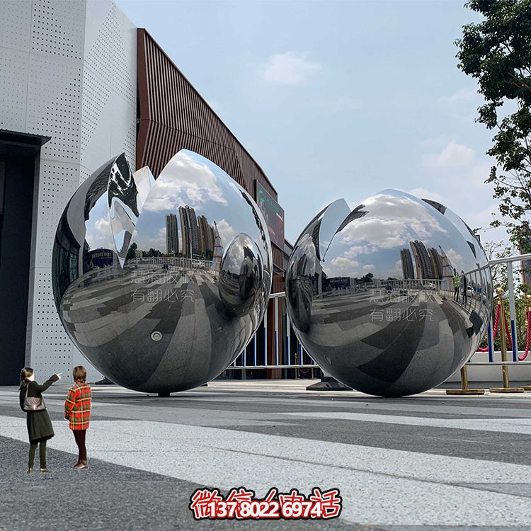 大型不锈钢镜面球体雕塑，为你的户外空间增添独特气息