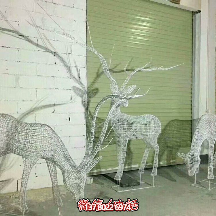 不锈钢镂空网格鹿灯光亮化摆件，为公园草坪上装饰增添精彩
