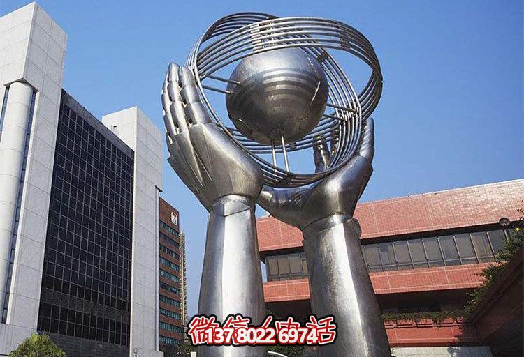 校园大型不锈钢手托举地球仪雕塑 校园大型不锈钢手托举地球仪雕塑