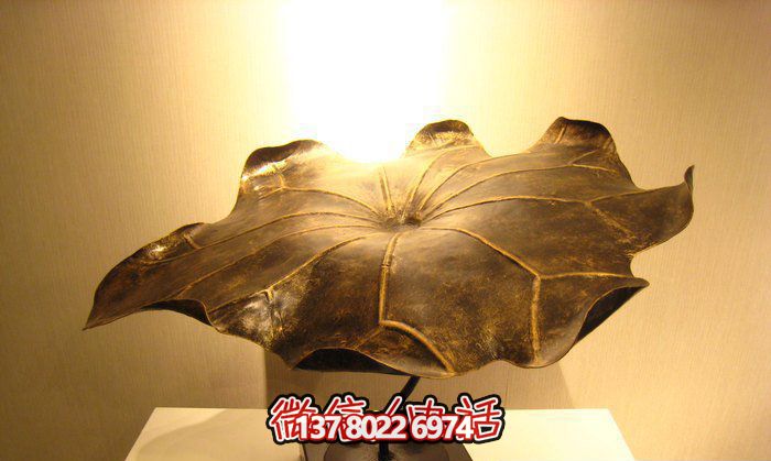 精美铜雕荷叶雕塑，添彩广场环境