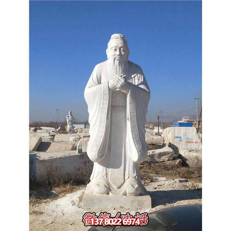 校园大理石雕像，传承孔子思想