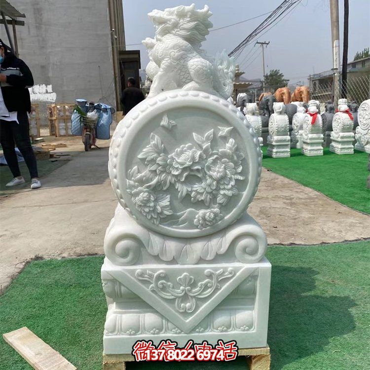 精致汉白玉浮雕麒麟抱鼓石门墩