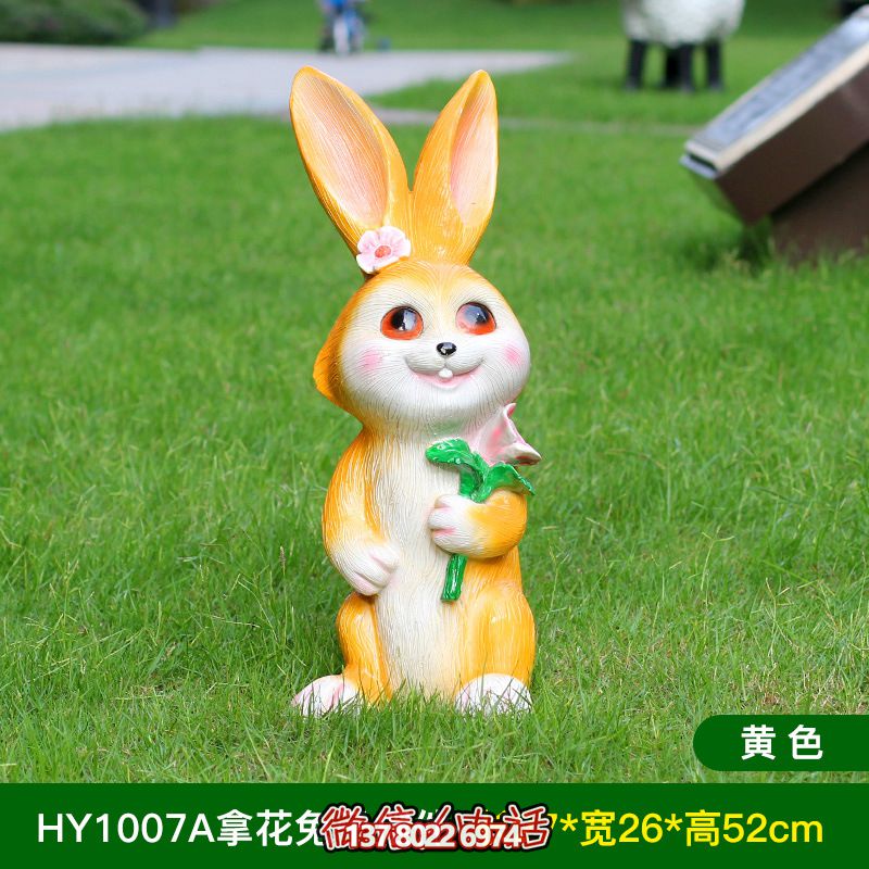 黄色树脂兔子雕塑，室内摆放只有一个