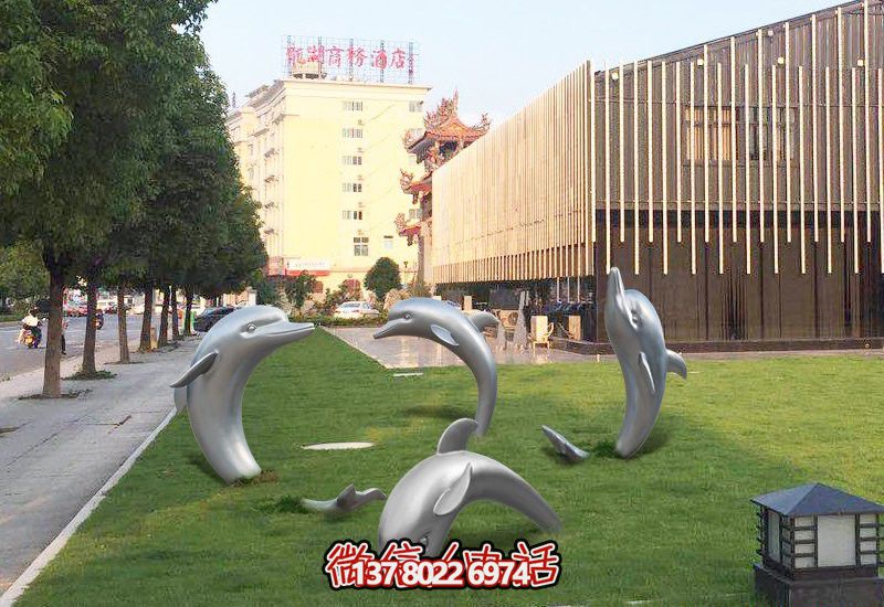 不锈钢海豚形象雕塑，给草坪增添独特姿态