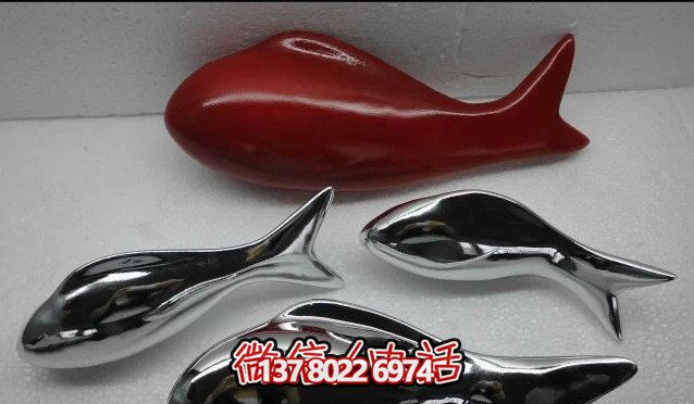 精致简约不锈钢鱼雕塑，点缀室内装饰