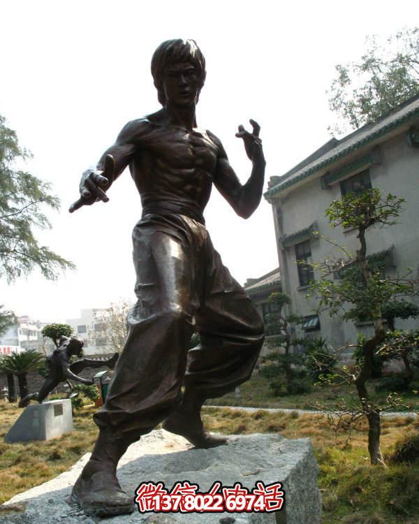 仿铜雕李小龙功夫玻璃钢影院创意雕塑 仿铜雕李小龙功夫玻璃钢影院创意雕塑