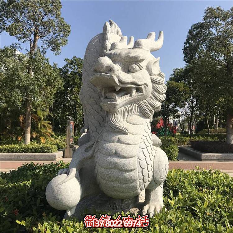 芝麻白十二生肖石雕将公园和广场装饰得更动人