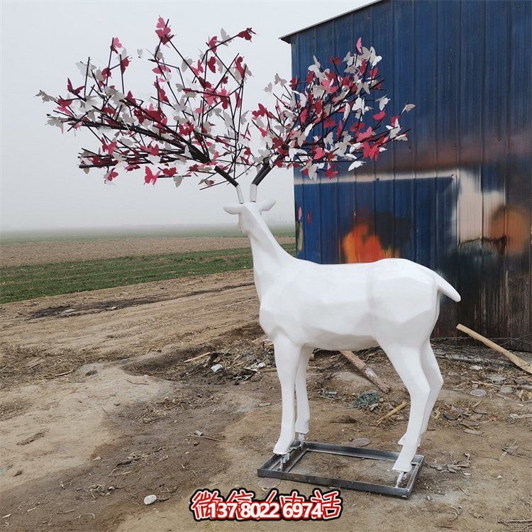 玻璃钢雕塑梅花鹿，为户外园林景观增添抽象美感
